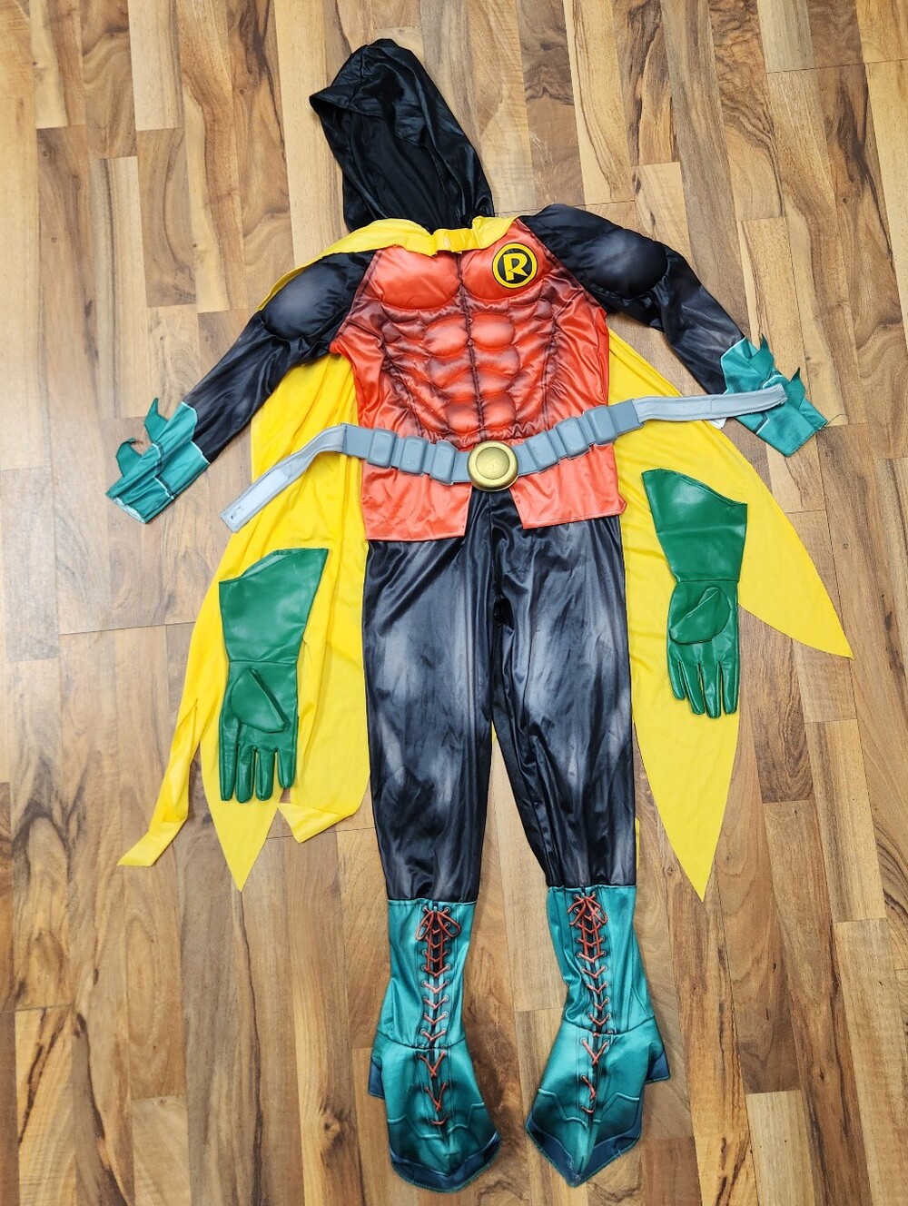 DC Comics Robin Muscle Deluxe Childs Costume, Batman- Kids Size Medium W/ Gloves